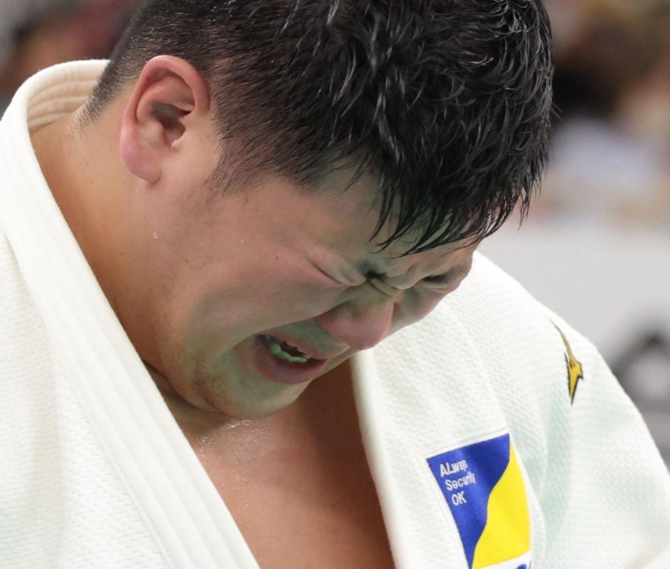 　優勝し感涙にむせぶ香川大吾（撮影・吉澤敬太）