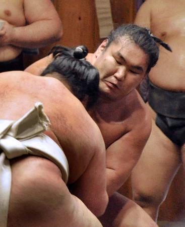 　夏場所に向けて本格始動し、稽古する豊昇龍＝東京都台東区の立浪部屋