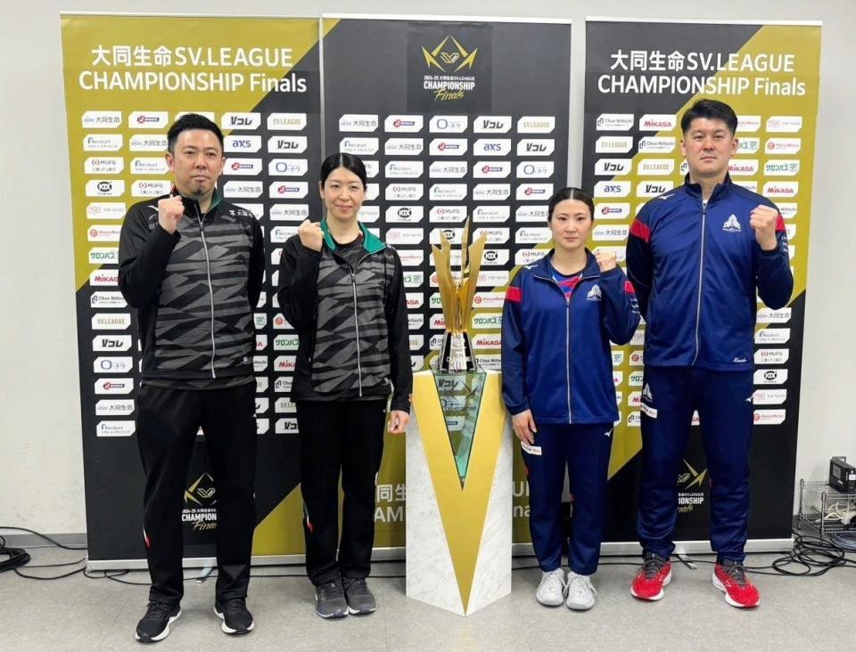 　会見に出席した（左から）大阪Ｍ・酒井監督、田中主将、ＮＥＣ川崎・沢田主将、金子監督