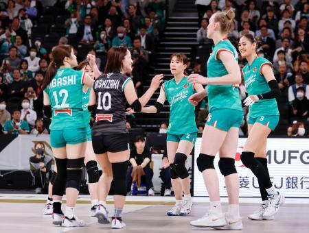 　ＮＥＣ川崎に勝利した大阪Ｍの選手たち＝有明アリーナ