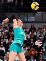 　第３セット、スパイクを決める大阪Ｍ・蓑輪