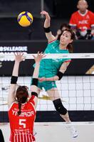 　第２セット、スパイクを放つ大阪Ｍ・林