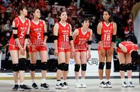 　大阪Ｍに敗れた佐藤（左から２人目）らＮＥＣ川崎の選手たち