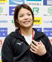 　取材に応じる阿部詩