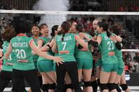 　ストレート勝ちでＳＶリーグ初代女王になった大阪Ｍ（撮影・伊藤笙子）