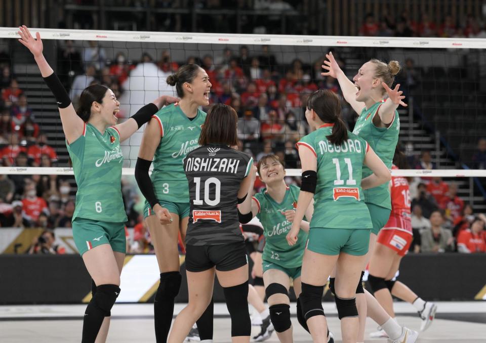 　ストレート勝ちでＳＶリーグ初代女王になった大阪Ｍ（撮影・伊藤笙子）