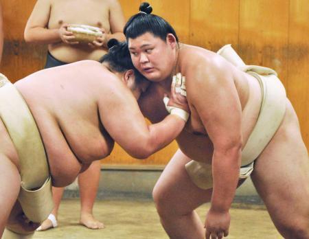 　佐渡ケ嶽部屋に出稽古し、汗を流す大の里＝千葉県松戸市