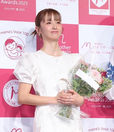 　ベストマザー賞に笑顔のＤｒｅａｍ　Ａｍｉ＝浜離宮朝日小ホール（撮影・金田祐二）