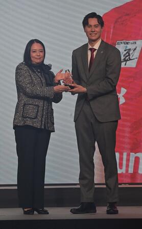 　アウトサイドヒッター賞を受賞したサントリー・高橋藍（撮影・持木克友）