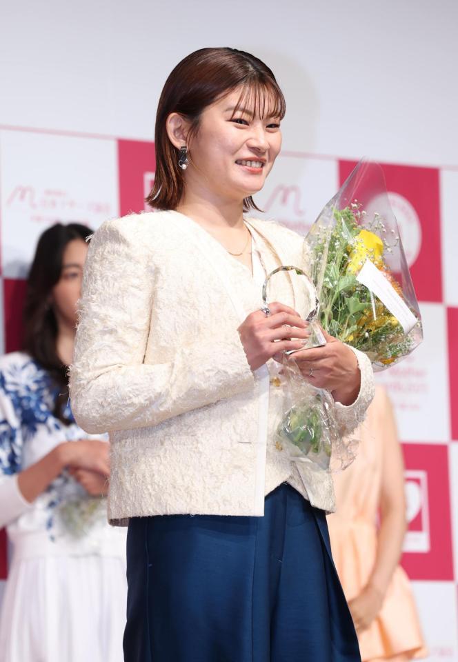 　ベストマザー賞の高橋礼華氏（撮影・金田祐二）
