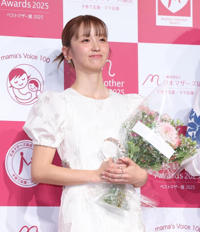 　ベストマザー賞に笑顔のＤｒｅａｍ　Ａｍｉ＝浜離宮朝日小ホール（撮影・金田祐二）
