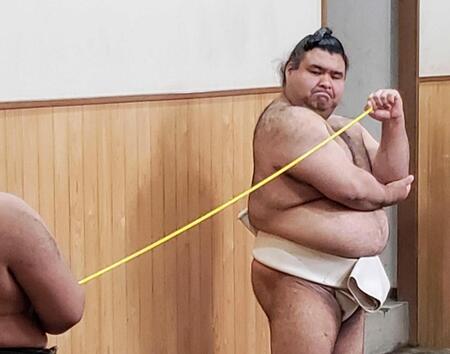 　トレーニングする高安