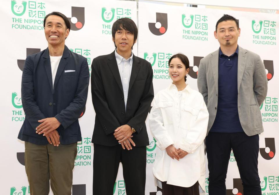 　パネルディスカッションをした（左から）Ｊリーグ・辻井隆行執行役員、同・中村憲剛特任理事、高梨沙羅、五郎丸歩氏（撮影・佐々木彰尚）