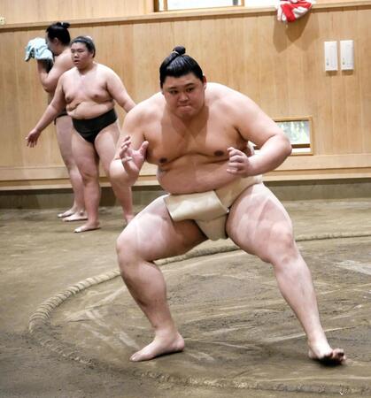 大の里　いきなり“難敵”若元春＆高安に連勝発進で弾みつける「最初の５日間大事に」　横綱最速昇進へ気合