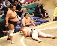 　欧勝竜（右）を破る天空海