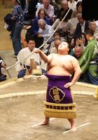 　弓取式をする天空海