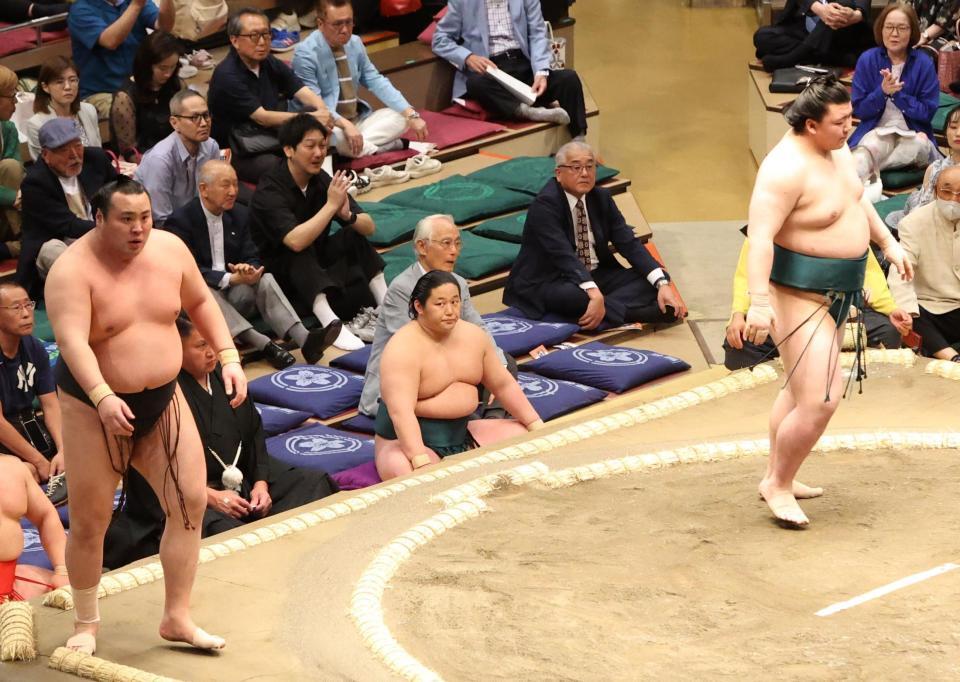 　北の若（左）を破った夢道鵬