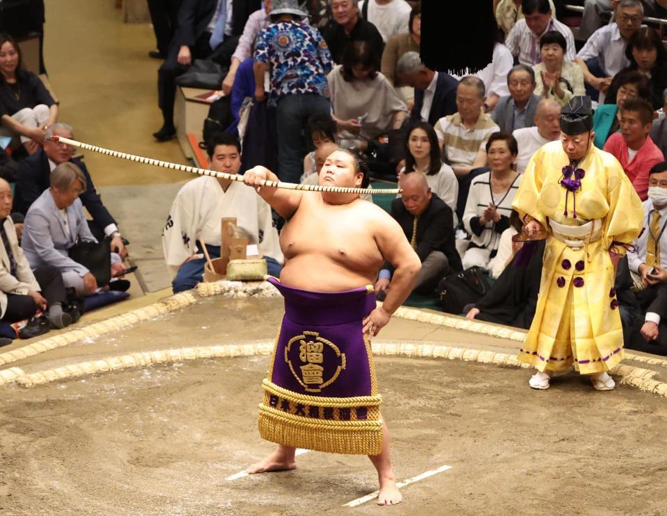 　弓取式をする天空海