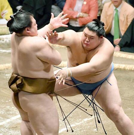 大の里「しっかり考えてやった」　圧巻のパワー見せつけた！王鵬を押し出し４連勝