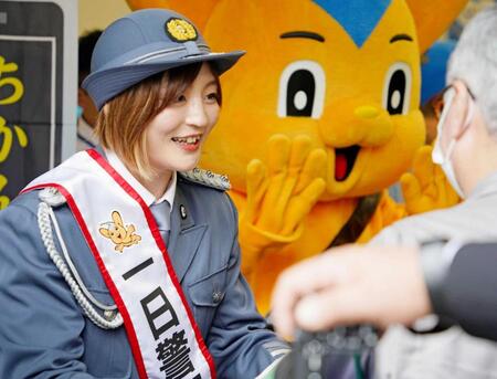 　警視庁愛宕署の一日署長に就任し、防犯イベントに出席した柔道女子の角田夏実選手＝２４年１０月