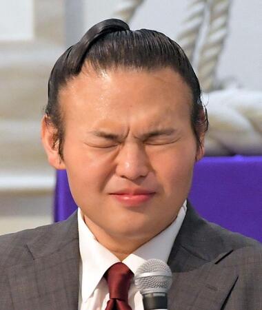 　約３０分、表情豊かに語った湊川親方（撮影・佐藤厚）