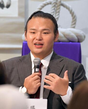 【写真】元大関貴景勝の湊川親方「４０キロ弱」激ヤセに会場ざわつく