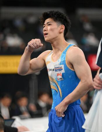 　ゆかを終えて肩を落とす橋本大輝（撮影・堀内翔）