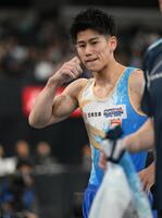 　ゆかの演技を終えて悔しがる橋本大輝