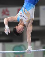 　橋本大輝の鉄棒の演技（撮影・堀内翔）
