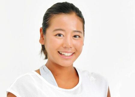 【写真】金髪！引退した美女代表選手が変貌　元五輪レジェンドと薄着でラブラブ