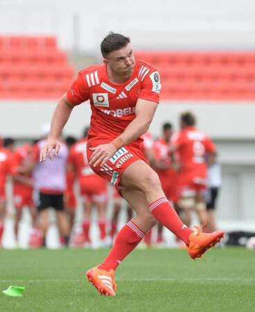 　後半、ゴールを決める神戸のブリン・ガットランド（撮影・石井剣太郎）