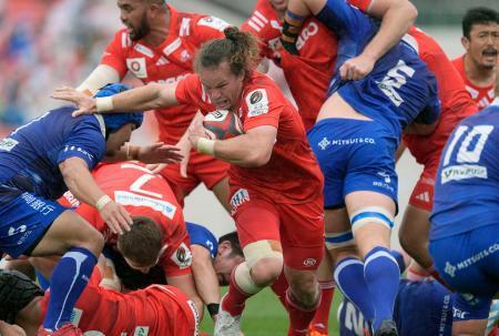 　静岡-神戸　前半、突進する神戸・リトル＝花園