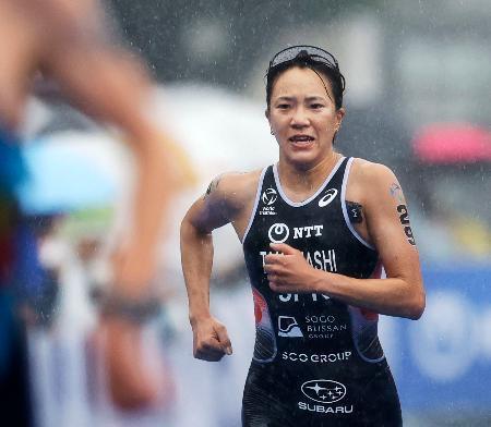 　女子　ランでゴールを目指す１９位の高橋侑子＝横浜市山下公園周辺特設コース