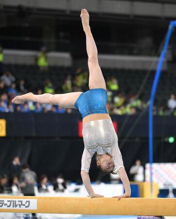 　杉原愛子の平均台の演技（撮影・堀内翔）