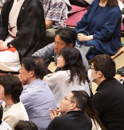 　相撲観戦する原監督