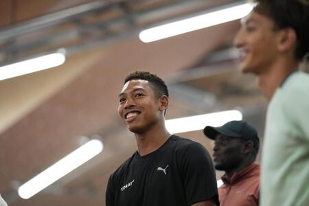 　笑顔を見せるサニブラウン・ハキーム（左）＝代表撮影