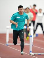 　トレーニングする桐生祥秀（代表撮影）