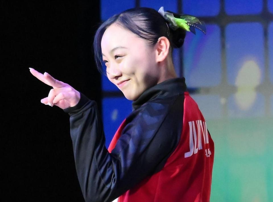 　選手紹介でポーズを決める宮田笙子（撮影・堀内翔）