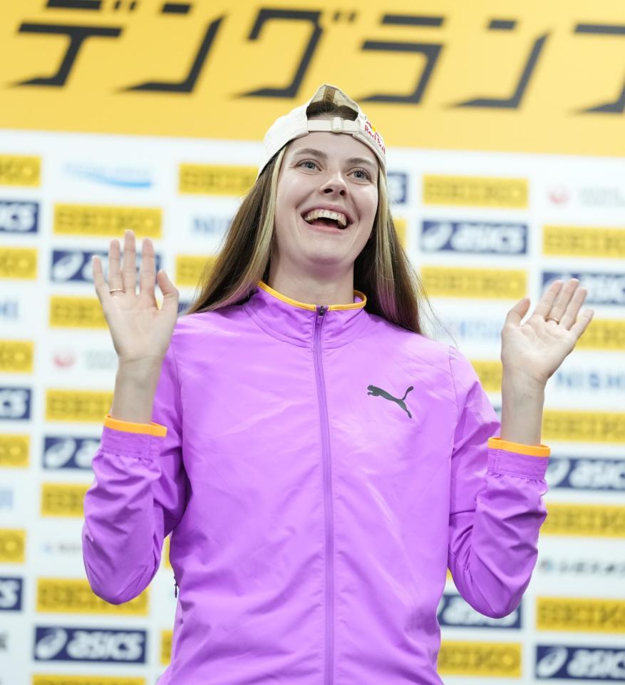 　会見に臨むヤロスラワ・マフチフ（代表撮影）