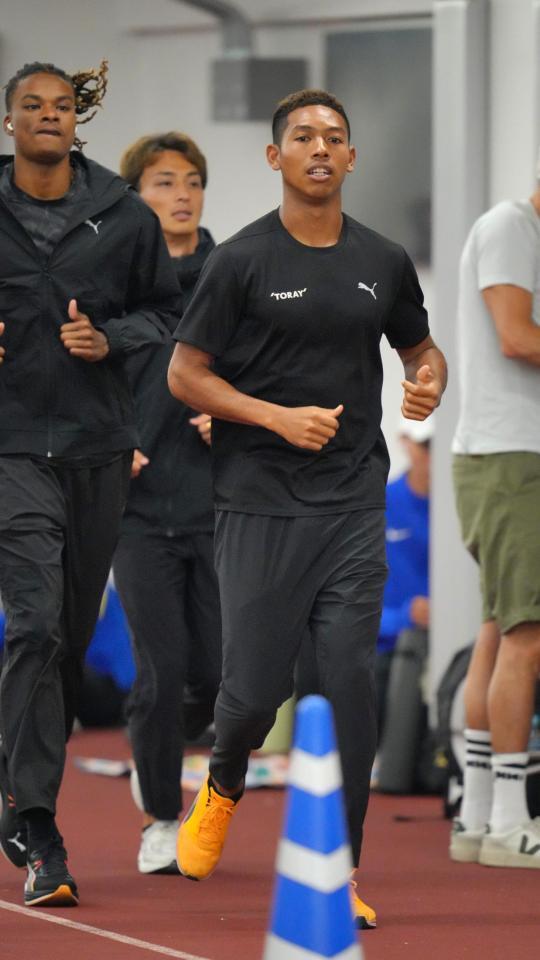 　アップするサニブラウン・ハキーム（右）＝代表撮影