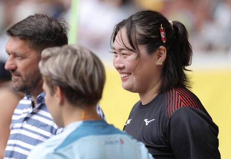 　試合前、笑顔を見せる北口榛花