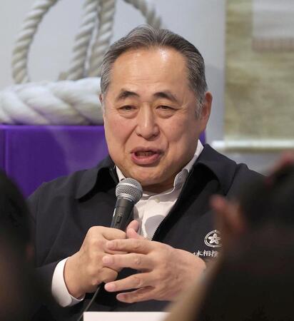 　トークショーをする芝田山親方（撮影・佐々木彰尚）