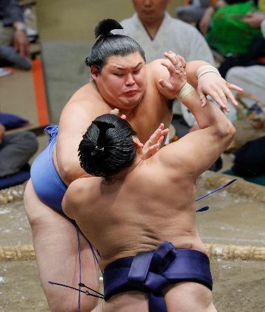 大の里が８連勝、単独トップ　豊昇龍は６勝目、大相撲夏場所