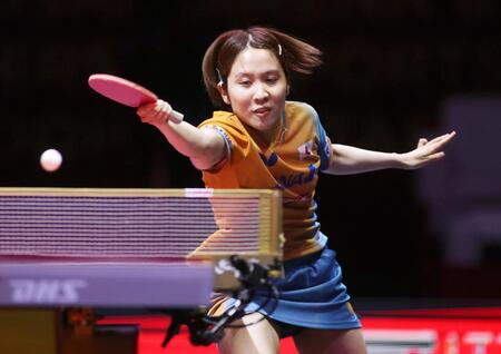 　女子シングルス１回戦でプレーする平野美宇（共同）