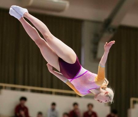 　女子個人で優勝した森ひかる＝ヤマト市民体育館前橋