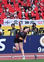 　女子やり投げで６４メートル１６を投げ、優勝した北口榛花