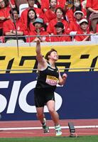 　女子やり投げで６０メートル６６を投げ、２位となった上田百寧