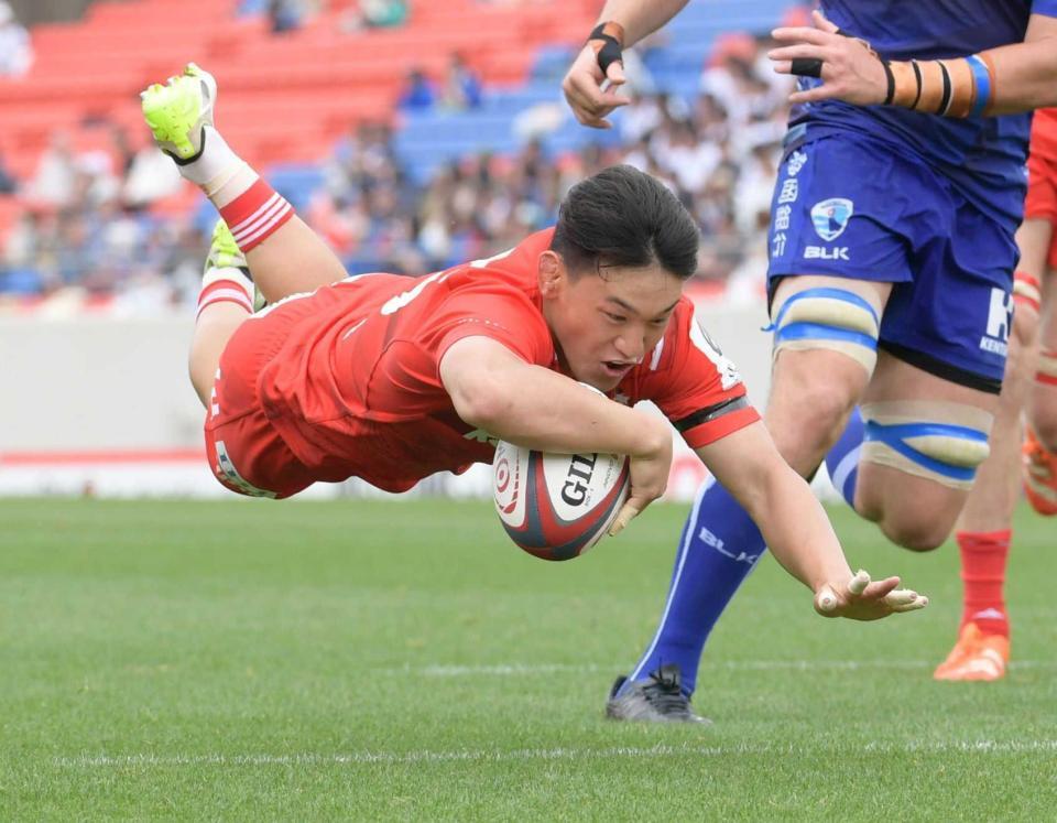 　後半、トライを決める神戸・李承信（撮影・石井剣太郎）