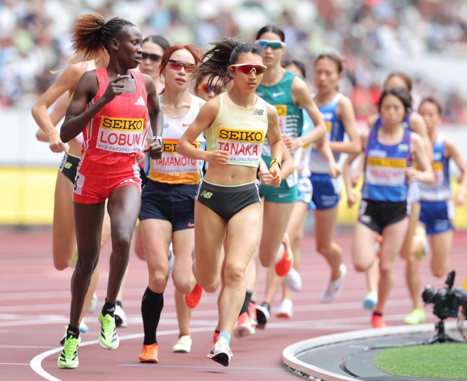 　力走する田中希実（中央）＝撮影・吉澤敬太