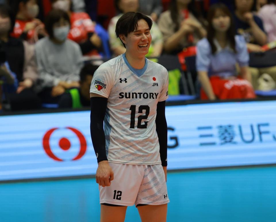 　笑顔を見せるサントリー・高橋藍